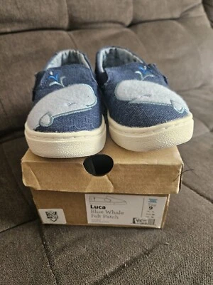 Zapatillas pequeñas con parche de fieltro de ballena azul Toms Luca Foto 1 de 4