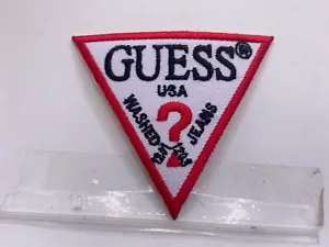 GUESS NUOVO RICAMATO FERRO SU NOME TOPPA ETICHETTA 3 X 3 - Foto 1 di 1