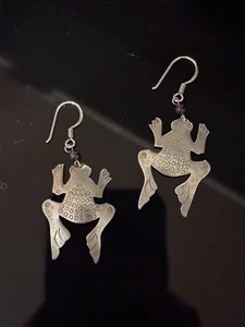 Woods 925 Sterling Silver Artisan Earrings Embossed Frogs Wire Hook Dangle - Picture 1 of 3