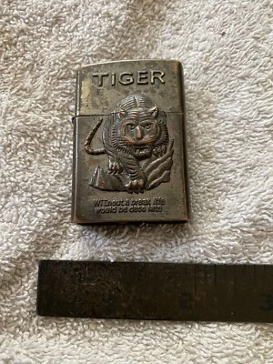 Encendedor antorcha de butano tigre sin descanso la vida estaría desolada  Foto 1 de 4