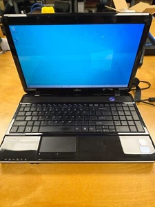 Fujitsu Lifebook AH531 Laptop 15.6" Intel i5-2410M, 4GB RAM, 240GB SSD, Win 10 - Afbeelding 1 van 16