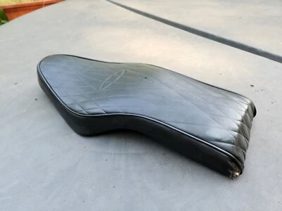 Assento preto helicóptero personalizado anos 70 vintage motocicleta diamante Harley Honda BSA  - Imagem 1 de 4