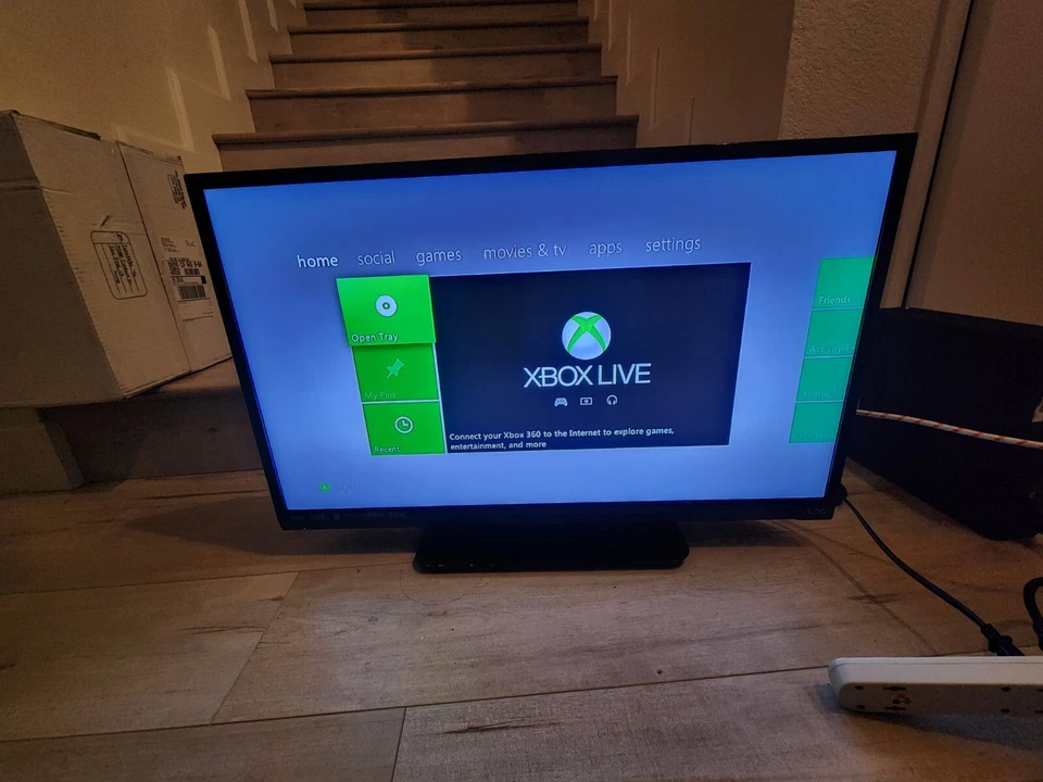 VIZIO E320-A0 32-Inch TV 720p 60Hz LED HDTV Television - Image 1 of 4