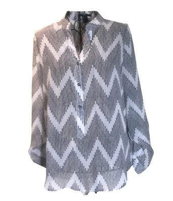 Blusa Forever 21 blanca y negra para mujer talla pequeña diseño Chevron a lunares Foto 1 de 4