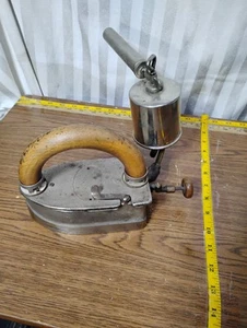 Ferro da stiro piatto autoscaldante Imperial Brass co Chicago Looksvl mai usato - Foto 1 di 6