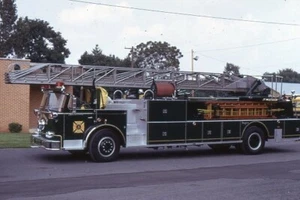 Bryn Mawr PA 1968 Seagrave 100' Aerial Ladder - Fire Apparatus Slide - Foto 1 di 1