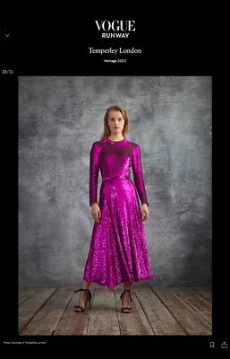 NUEVO CON ETIQUETAS $3035.00 Vestido Temperley London Rosa Magenta Lentejuelas Ray Pasarela Foto 1 de 4