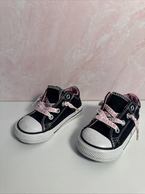 Zapatillas Converse Hello Kitty para niños pequeños talla 5c Foto 1 de 4