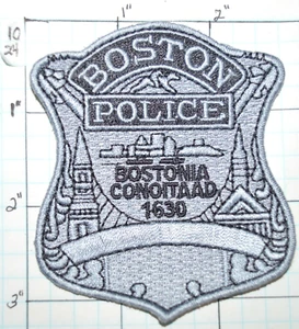PARCHE GRIS 3,25" DEPARTAMENTO DE POLICÍA DE MASSACHUSETTS, BOSTONIA - Imagen 1 de 3