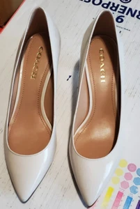 ZAPATOS DE SALÓN COACH SLOANE: NUEVOS EN CAJA TALLA TIZA: 9 B Ret: $225 1B - Imagen 1 de 4