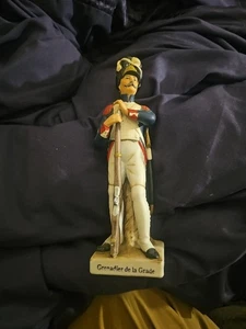 Statuina porcellana vintage granatiere della guardia napoleonica alta 8 3/8" - Foto 1 di 4