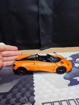 Pagani Huayra Roadster Convertible 1:24 Diecast Juguete Modelo Coche Raro Motormax Usado Foto 1 de 4