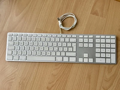 Apple A1243 USB Tastatur kabelgebunden Ziffernblock QWERTZ gut erhalten - Bild 1 von 4