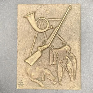 Richard Niescher Krefeld Bronze Relief Plakette Jagdausrüstung mit Hund 4”x3” - Bild 1 von 4