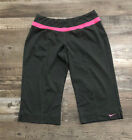 Pantalon de sport Nike femme taille moyenne gris charbon et rose culture Capri