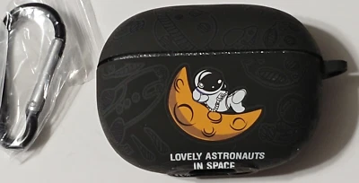 Estojo Pro Buds Pod adoráveis astronautas no espaço suporte mosquetão clipe novo - Imagem 1 de 4