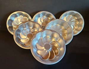 6 Small 5" Flower Cake Pans - Excellent Condition - Picture 1 of 3