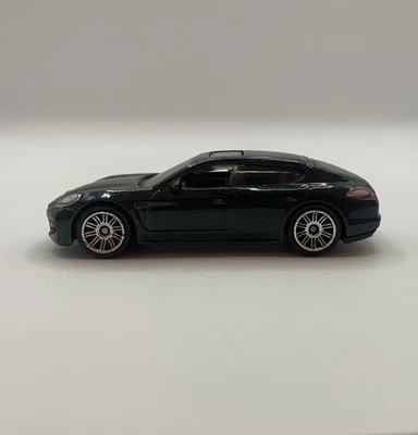 2011 Matchbox Porsche Panamera Dark Green 1:66 MBX Vip 33/100 - Image 1 of 4