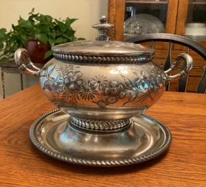 Meriden Britannia Quadruple Silver Plate #1814 Soup Tureen & Underplate - Picture 1 of 13