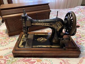 ❤️1906 SINGER 28K SEWING MACHINE Hand Crank Coffin Case With Key Great Britain