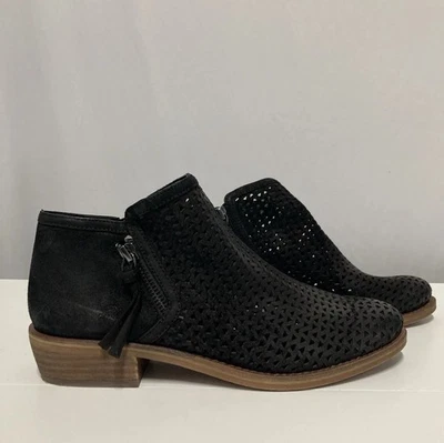 GB Botas al tobillo de gamuza perforadas recortadas con cremallera borla zapatos para mujer 9,5 M nuevas con etiquetas $100 Foto 1 de 4