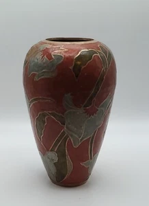 Jarrón de latón liso vintage pesado con diseño floral *LEER* - Imagen 1 de 4