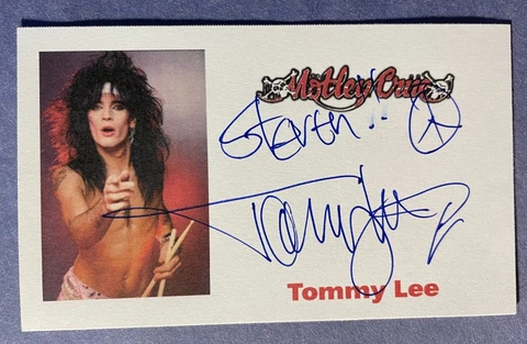 SIGNED TOMMY LEE 3"X5" INDEX CARD - MOTLEY CRUE Cover