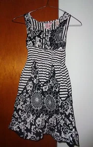Girl Black White Sleeveless DRESS Size 7 8  Light Stains - Picture 1 of 4