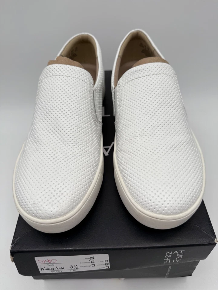 Naturalizer Women's, Zola Slip-On SZ 9.5 S1410 - Image 1 of 4