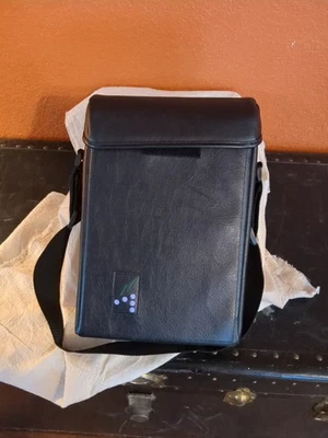 IWA Connoisseurs Wine Bag Leather Insulated Bag For Two Bottles - Image 1 of 4