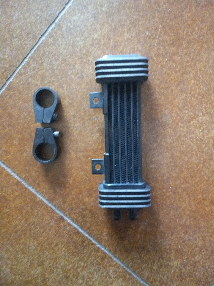 Sistema de enfriador de aceite Jagg Deluxe montaje en cuadro de 6 filas Harley Davidson Foto 1 de 4