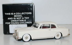 MILESTONE MINIATURES 1/43 GC3 - 1966 ALVIS TF21 SALOON - WHITE - Bild 1 von 2