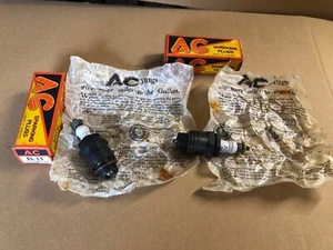 2 OFF AC B11 SPARKING PLUGS CAR MOTORCYCLE MOTORBIKE VEHICLE VINTAGE SPARK PLUG - Picture 1 of 12