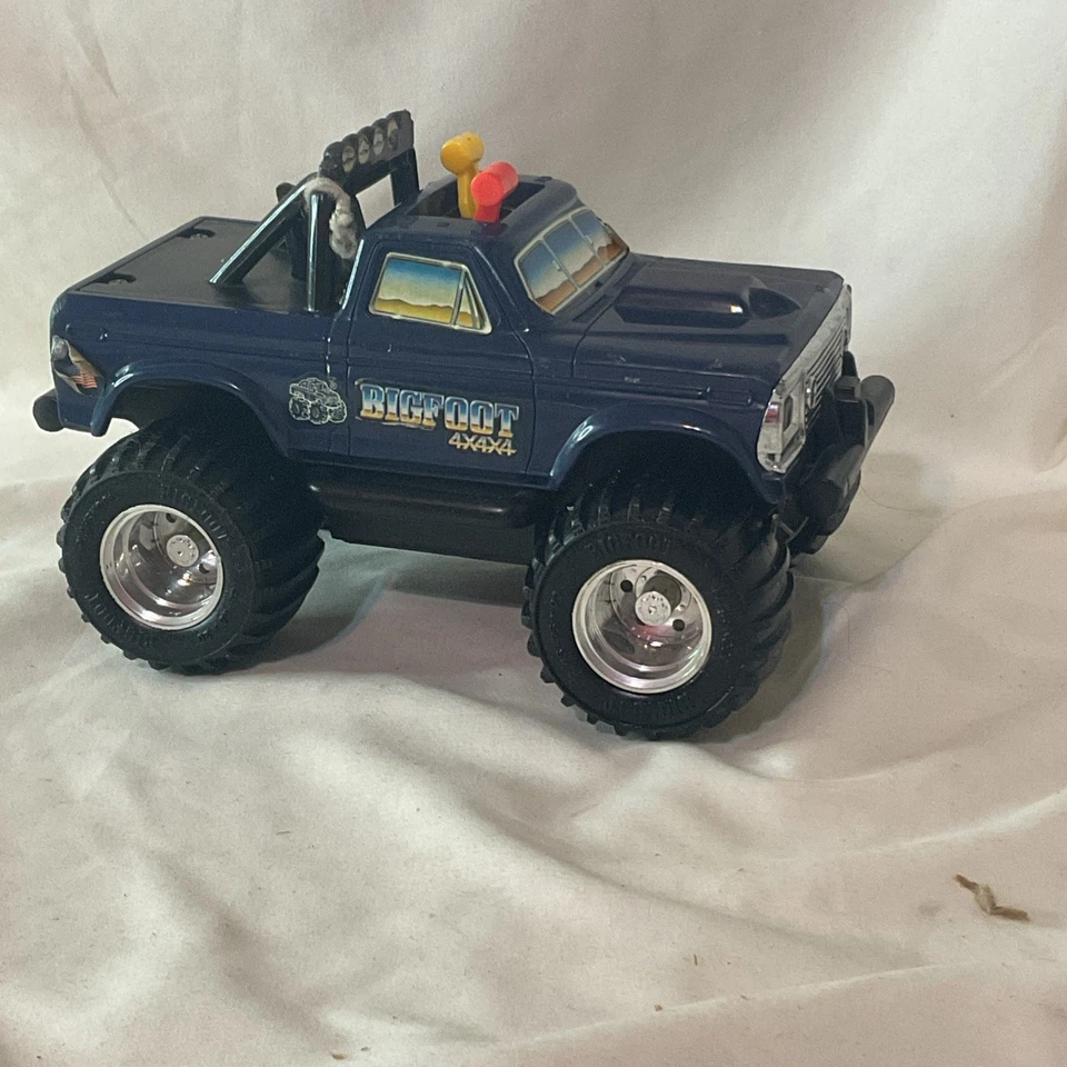 Monster Truck Bigfoot 4x4 Playskool juguete a batería sin llave sin probar Foto 1 de 4
