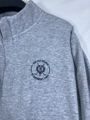 Suéter Travis Mathew Para Hombres XL Gris St Andrews Enlaces El Antiguo Curso Logo 1/4 Cremallera Foto 1 de 4