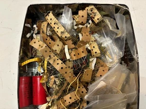 Tin Of Resistors See Pictures.- RW UK - Afbeelding 1 van 10
