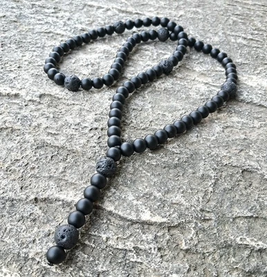 Collana di perle nere in pietra - onice opaco e pietra lavica - catena a Y... - Immagine 1 di 4