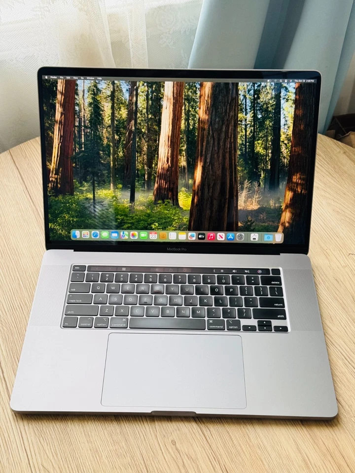 Apple MacBook Pro 16" 2019/ i9-2.30 GHz/32GB RAM/1TB SSD/AMD Radeon 550M 4GB GPU - Image 1 of 4