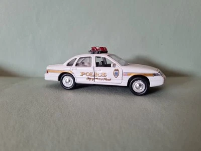 ROAD CHAMPS FORD CROWN VICTORIA CITY OF SAINT PAUL POLICE SCALA 1/43  - Immagine 1 di 4
