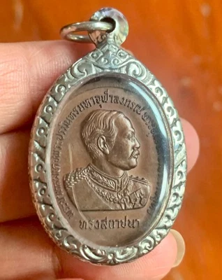 Raro Amuleto Tailandés 100 Aniversario Wat Ratchbophit Escuela Medalla Rey Rama V Foto 1 de 4