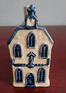 VINTAGE COLLECTIBLE KLM AIRLINES SIMON RYNBENDE & SONS DELFT HOUSE #7. HOLLAND - Picture 1 of 7