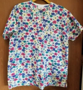 Top exfoliante Peaches Uniforms M floral blanco amarillo rojo azul - Imagen 1 de 12