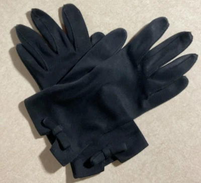 Vintage Chic Black Wrist Length Fashion Gloves w/Bow Size Small (C61) - Image 1 of 4