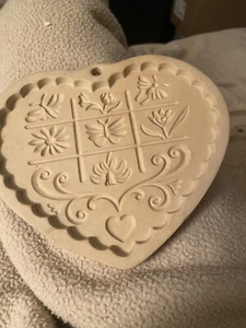 Pampered Chef Stoneware Heart Cookie Shortbread Mold Gardens Of The Heart 1996 - Picture 1 of 3