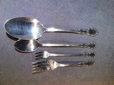 4 Pieces Oneida MANSION HALL Distinction Deluxe Stainless Steel  - Image 1 of 4