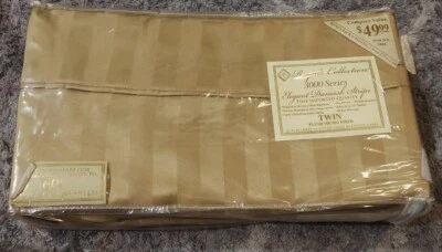 Royal'e Collection vintage Twin sheet set with 4 pillow cases - Image 1 of 4