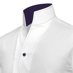 Camisa para hombre con cuello alto abierto sin botones blanca en contraste puntada azul marino - Imagen 1 de 11