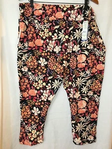 New Terra & Sky Women Plus Floral Capri Leggings Super soft sizes 0X,1X,2X - Picture 1 of 2