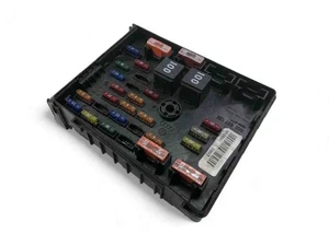 F2831 VW Fuse Box 3C0937125 - Picture 1 of 4