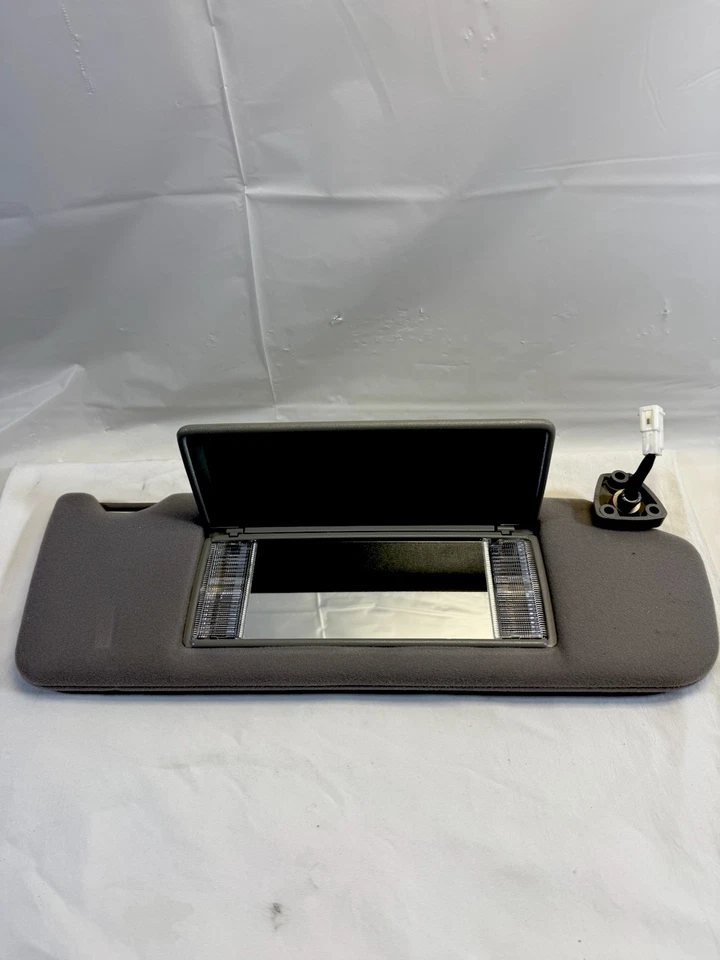 Jaguar XJ8 1998-2003 Vanden Plas lado izquierdo del conductor parasol con espejo retrovisor OEM. Foto 1 de 4